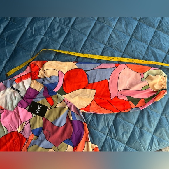 NWT STYLEWE abstract floral blouse - Picture 4 of 11